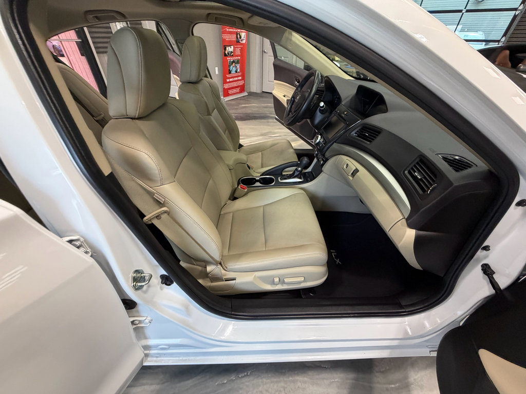 Used 2017 Acura ILX FWD image 41
