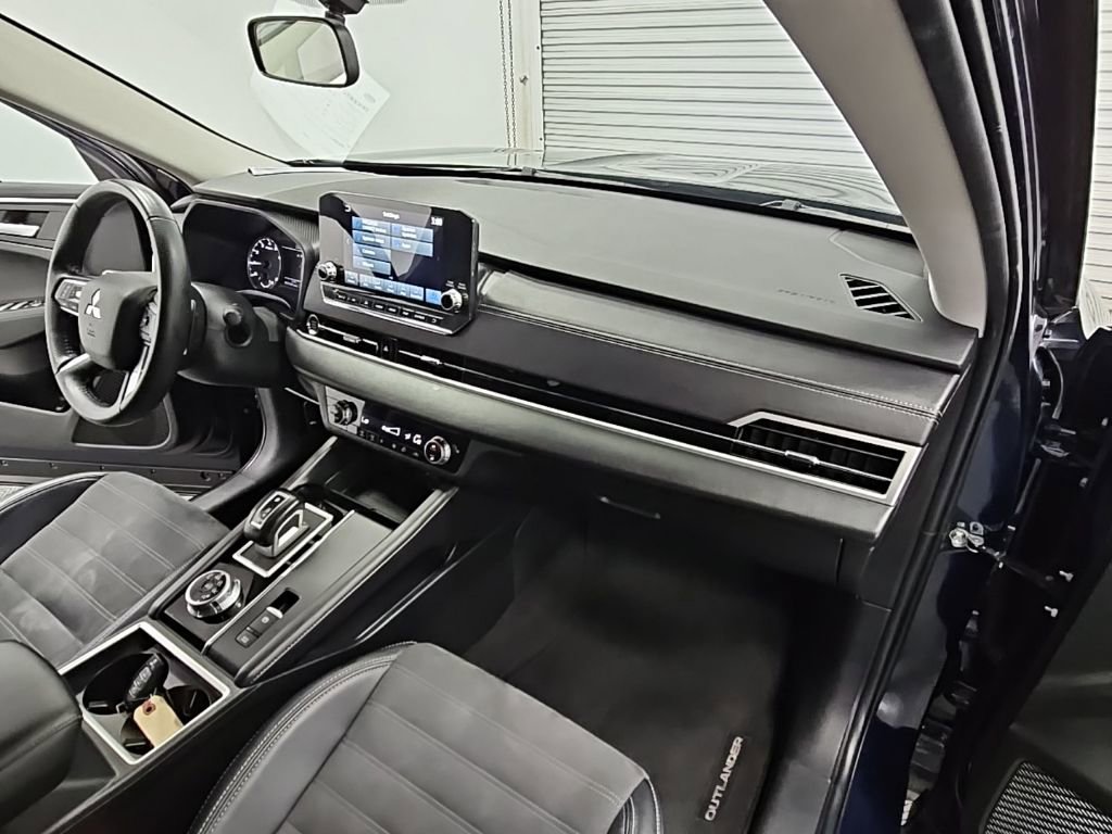 Used 2024 Mitsubishi Outlander SE image 40