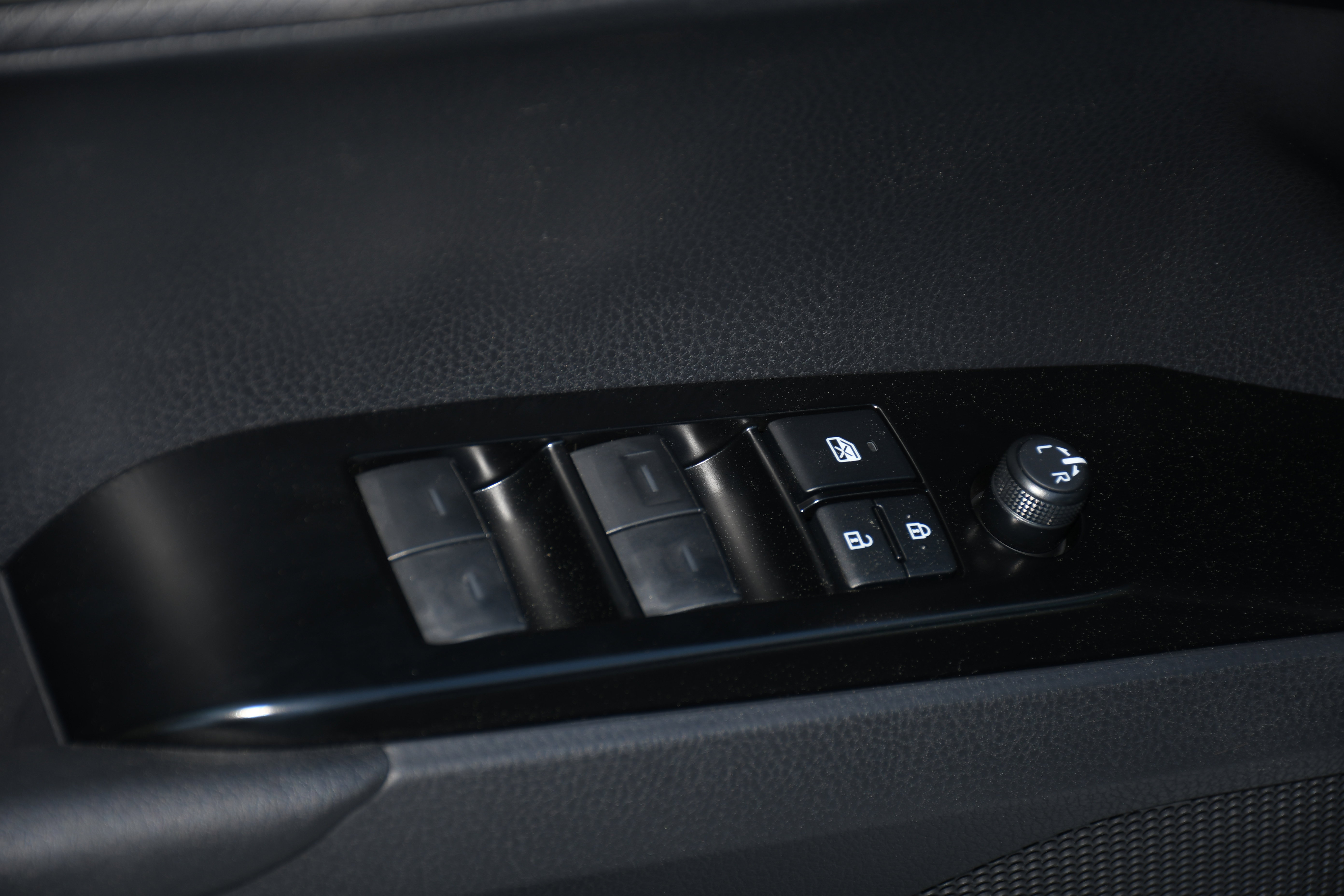 New 2026 Toyota Camry Hybrid FWD image 7