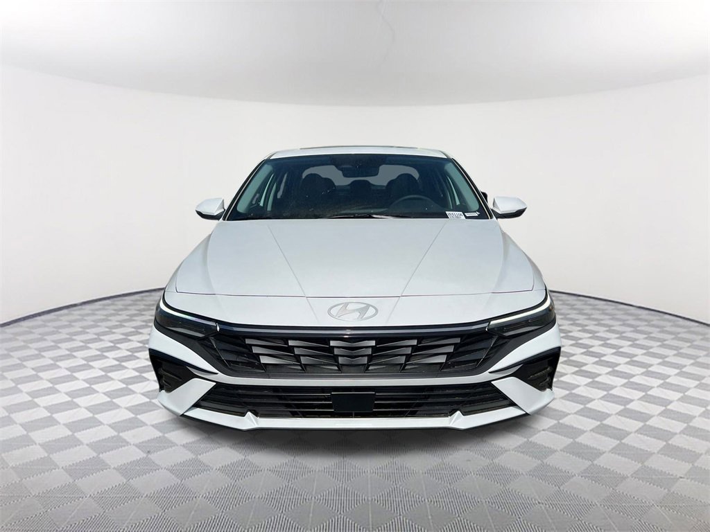 Used 2025 Hyundai Elantra Limited image 2