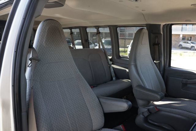 Used 2017 Chevrolet Express 3500 LT w/ LT Preferred Equipment Group RWD image 13
