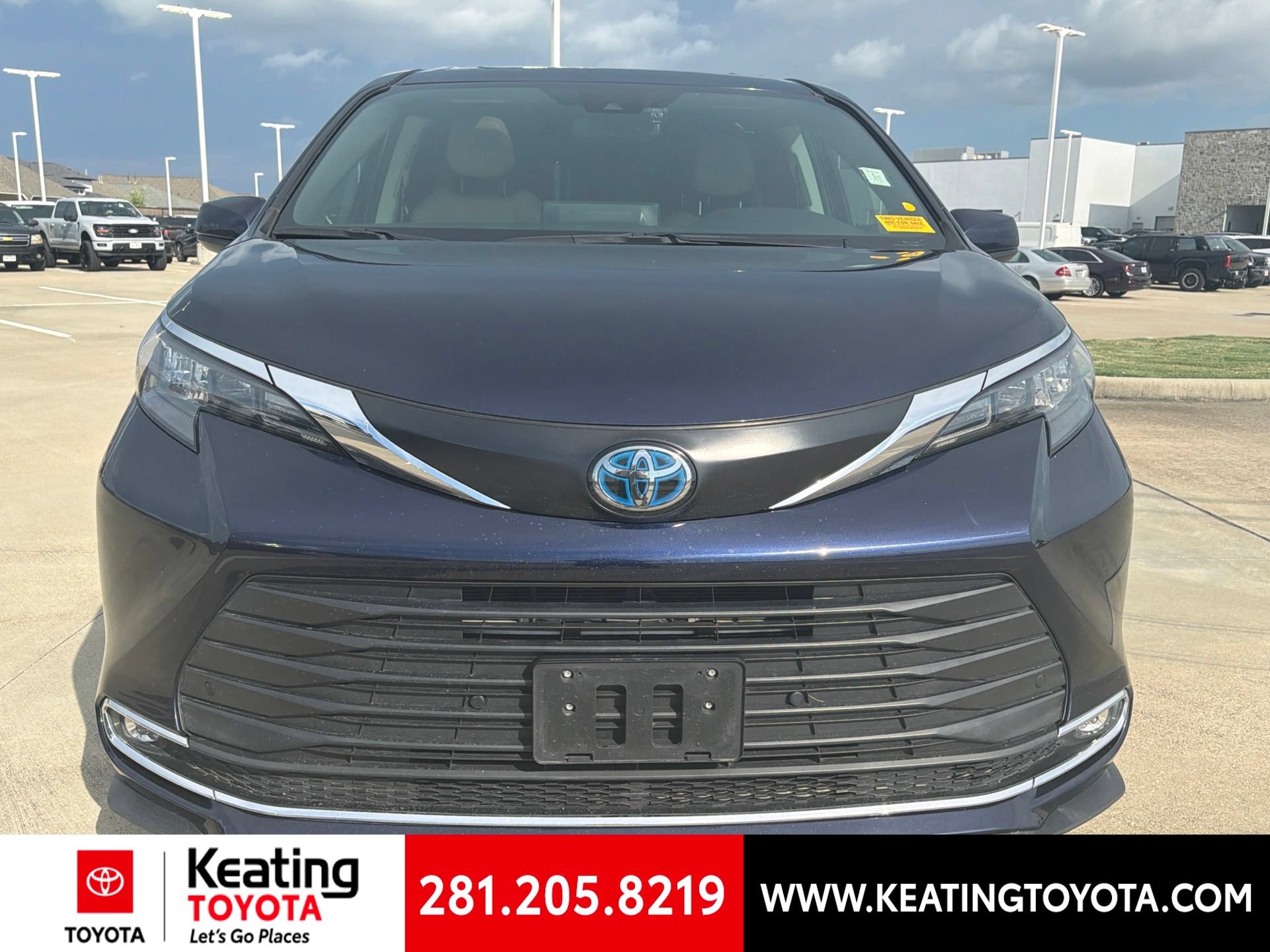 Used 2024 Toyota Sienna XLE FWD image 8