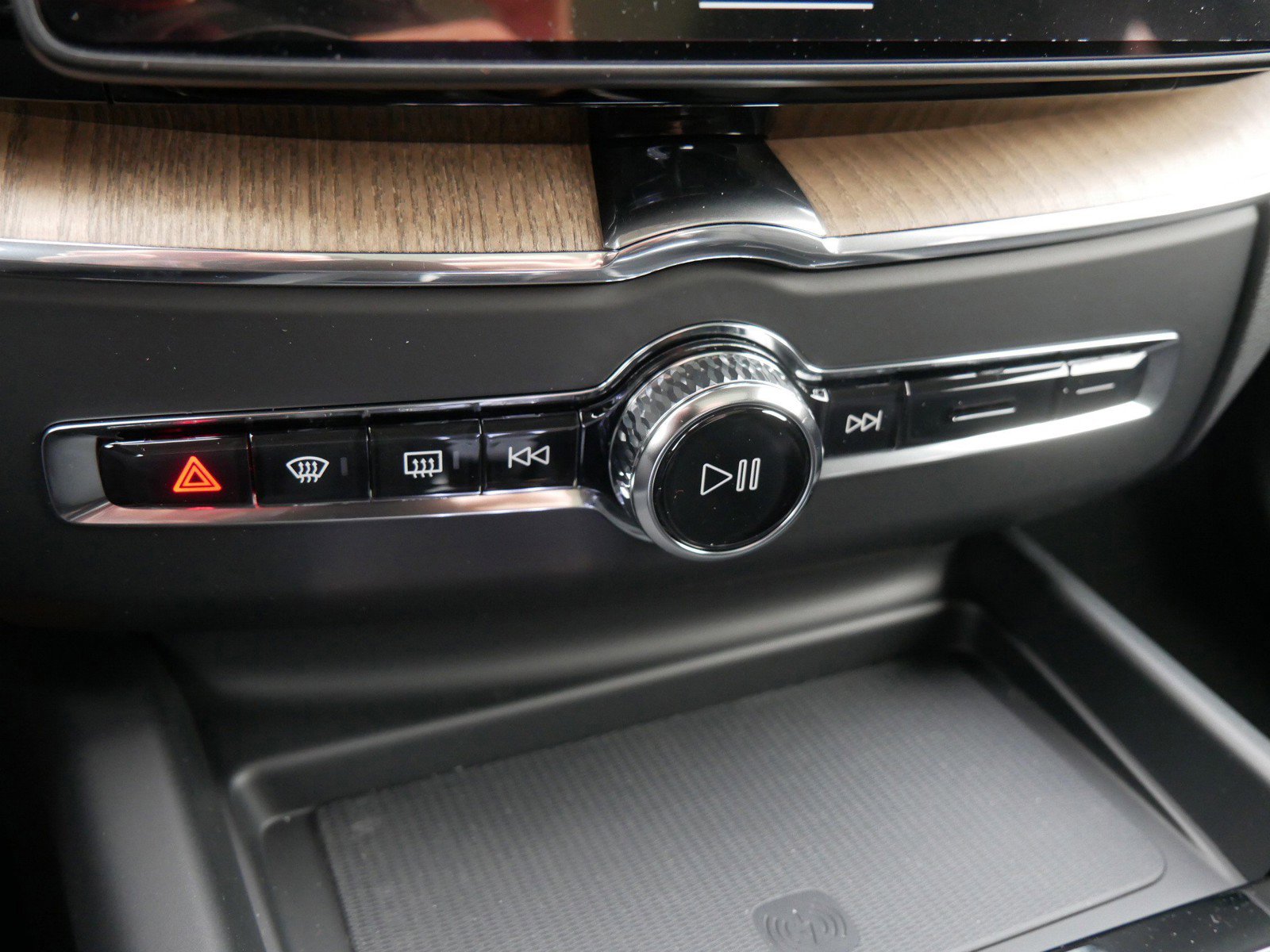 New 2026 Volvo XC60 T8 Plus w/ Climate Package image 10