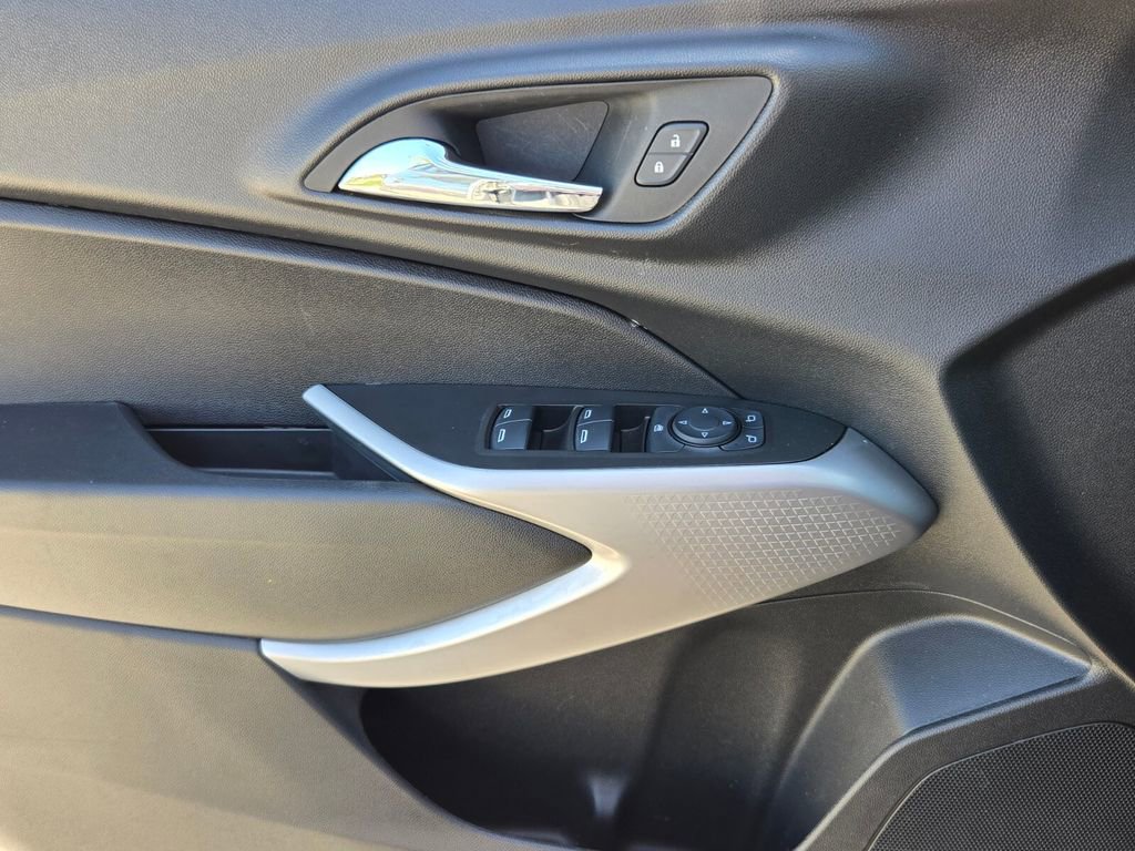 Used 2024 Chevrolet Trax RS w/ Driver Confidence Package image 27