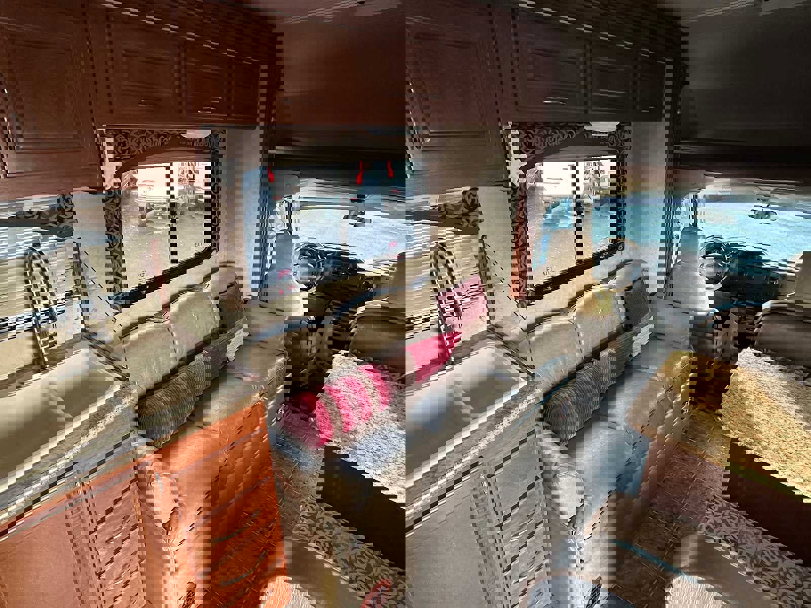 Used 2011 Ford E-450 and Econoline 450 Super Duty w/ Motorhome Prep Pkg image 17