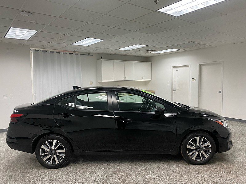 Used 2023 Nissan Versa SV image 4