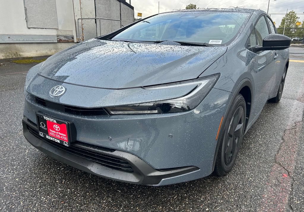 New 2027 Toyota Prius LE FWD image 1