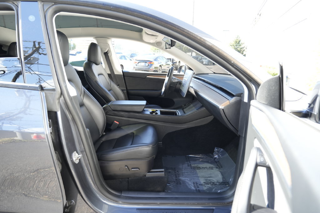 Used 2022 Tesla Model Y Long Range AWD/4WD image 34