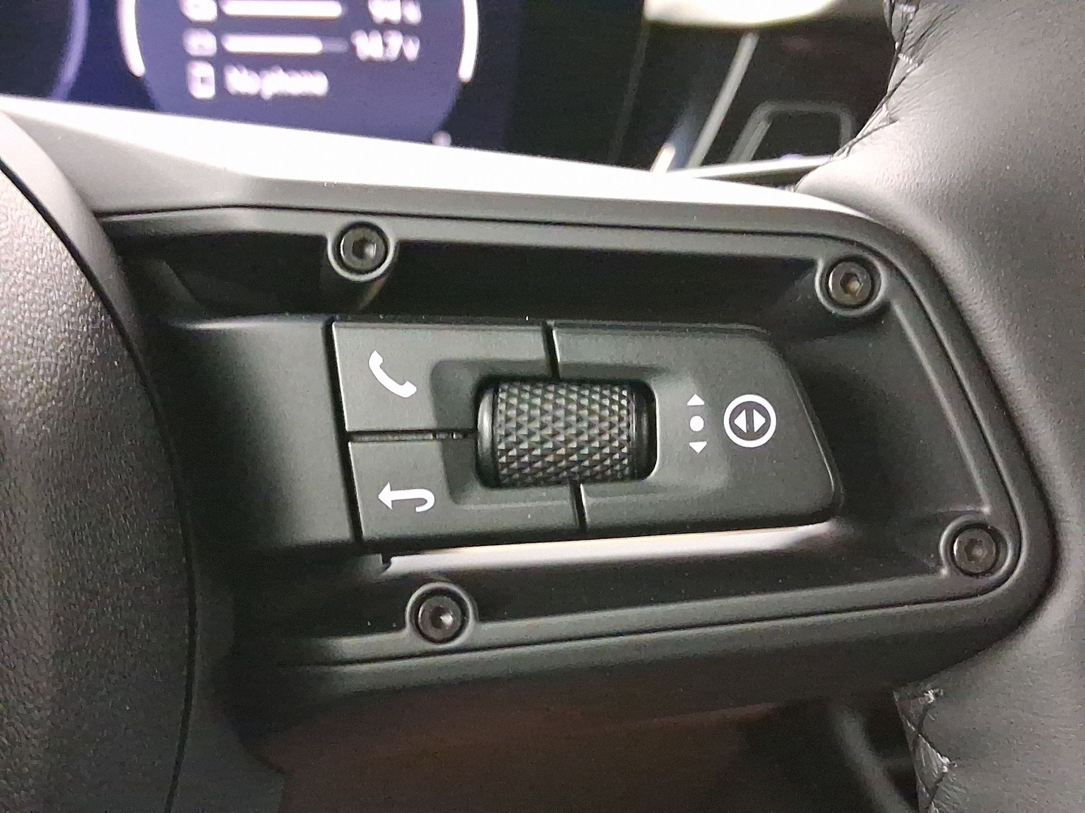 Used 2026 Porsche Macan image 17