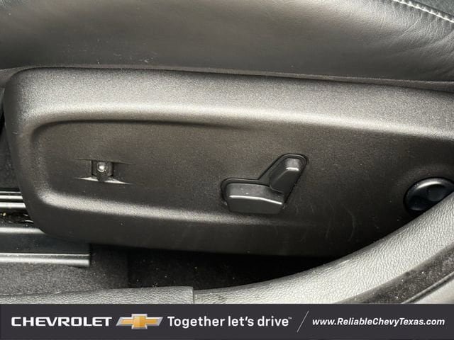 Used 2023 Chrysler 300 C image 30