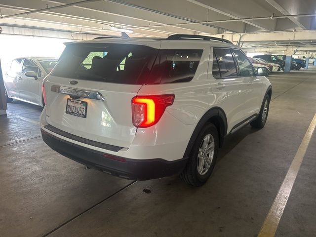 Used 2022 Ford Explorer XLT image 2