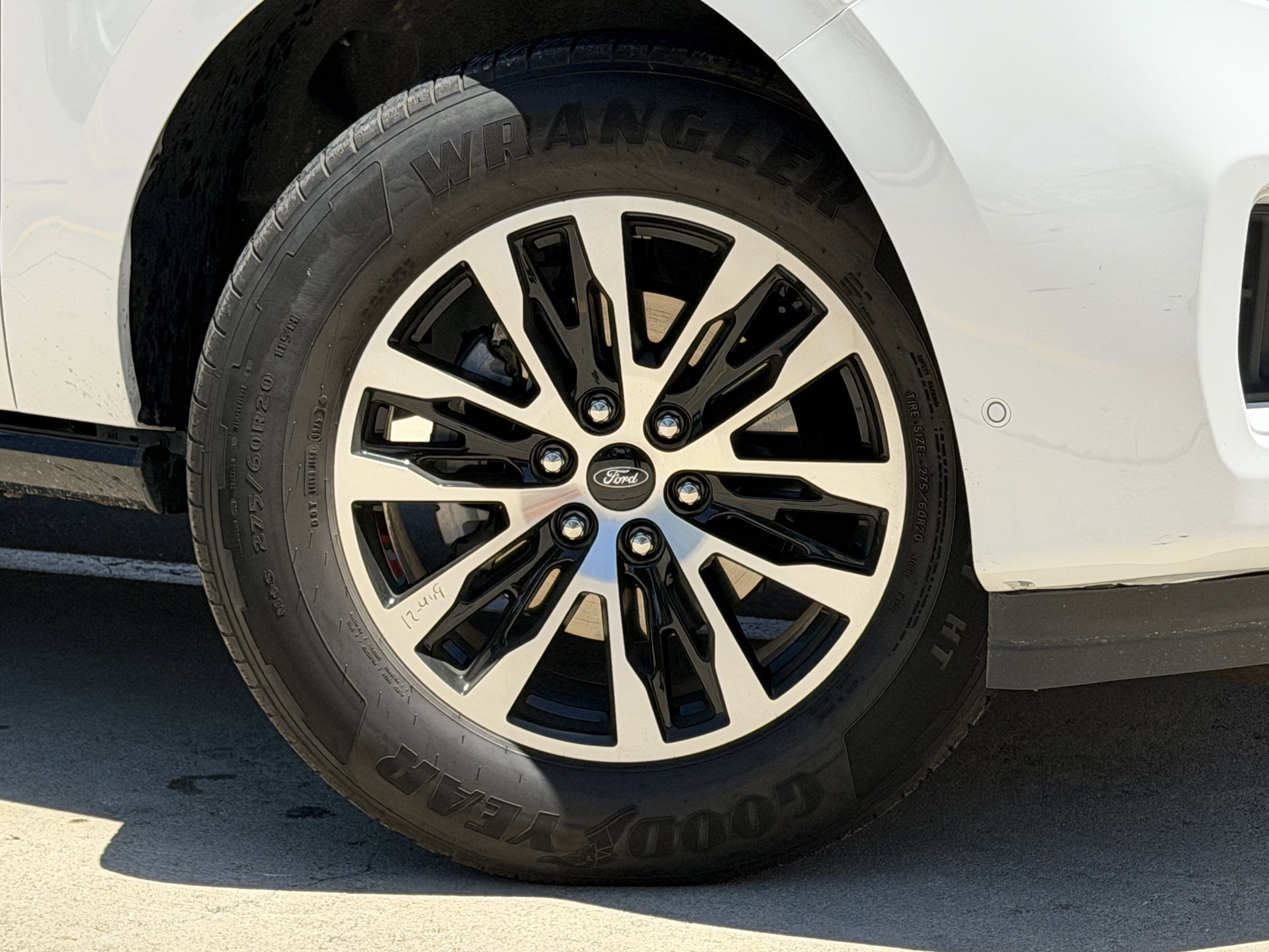 Certified 2025 Ford Expedition Max Platinum AWD/4WD image 3