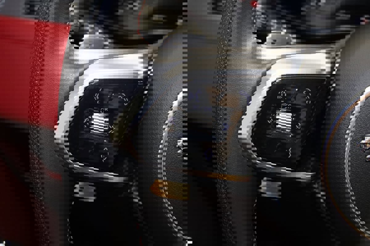 Used 2024 Jaguar F-PACE SVR image 64