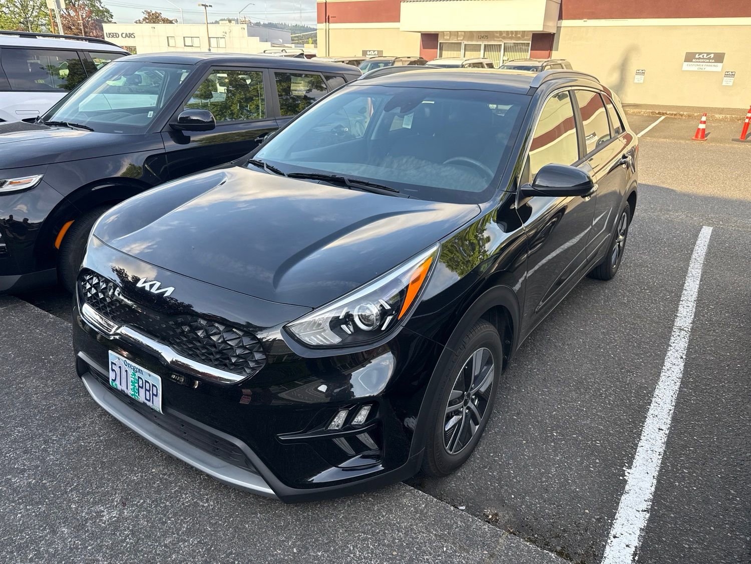 Certified 2022 Kia Niro LXS w/ Digital Cluster Package FWD image 1
