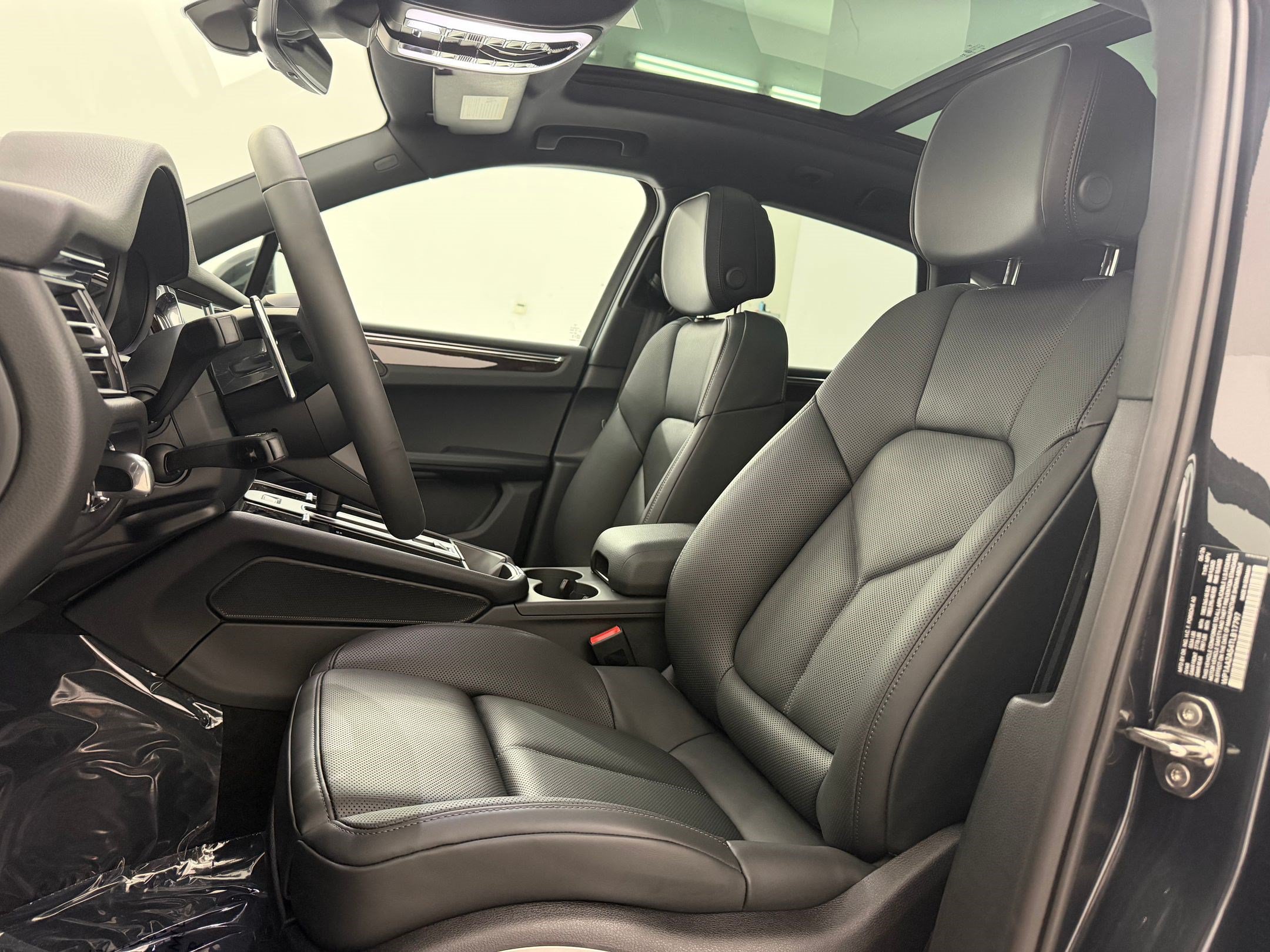 New 2026 Porsche Macan AWD/4WD image 5