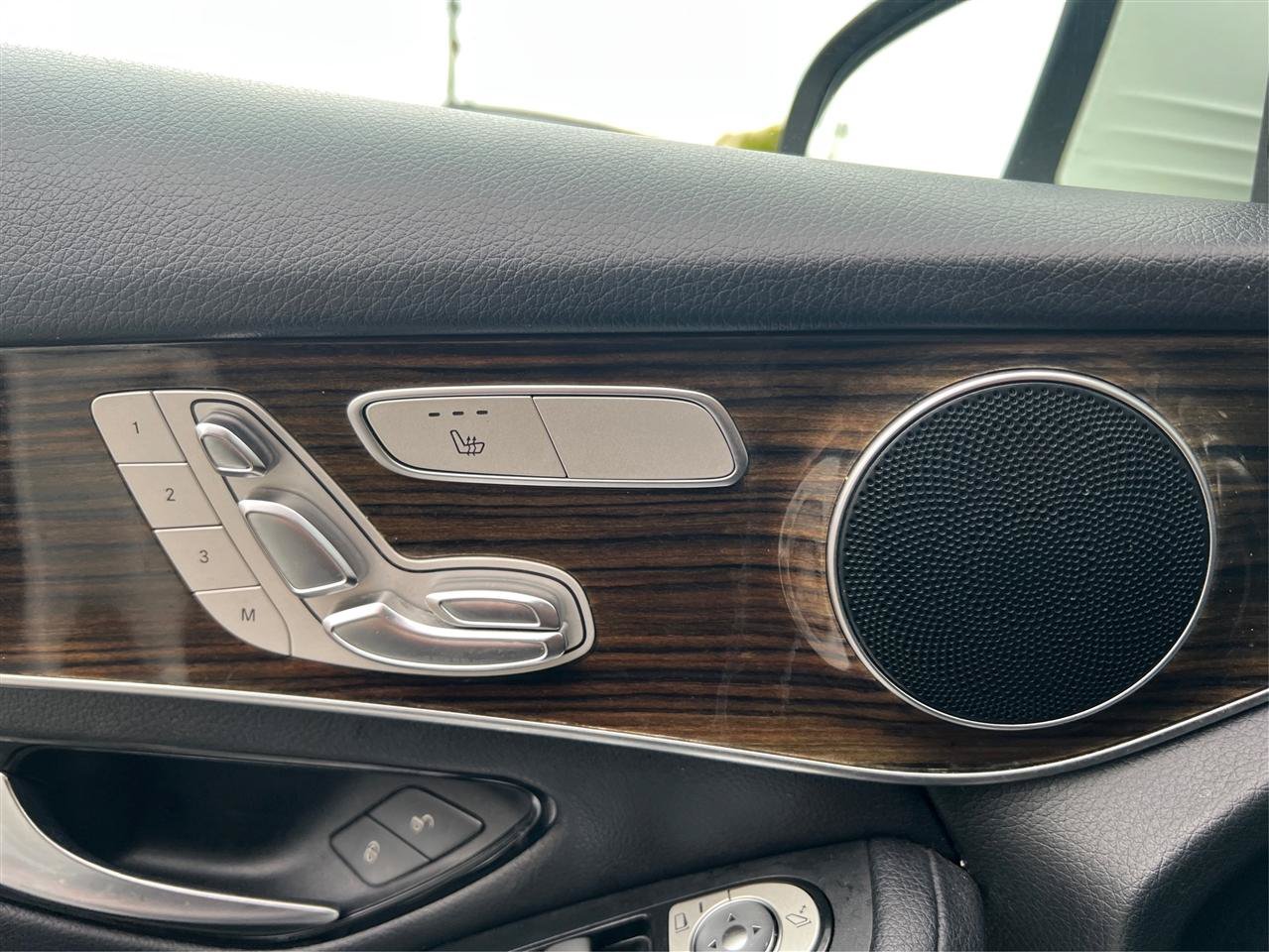 Used 2019 Mercedes-Benz GLC 300 4MATIC image 35