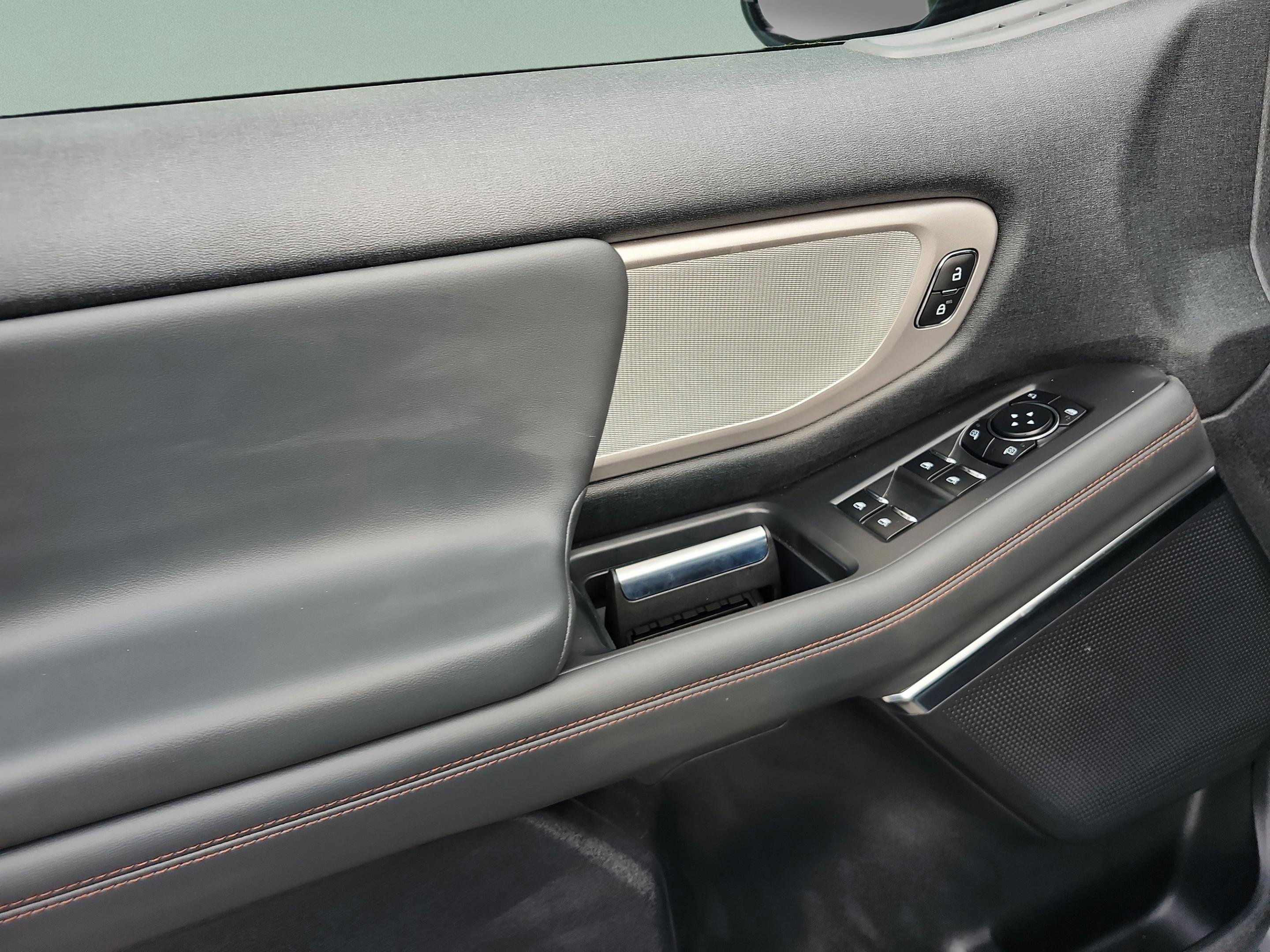 New 2025 Ford Expedition Active image 16