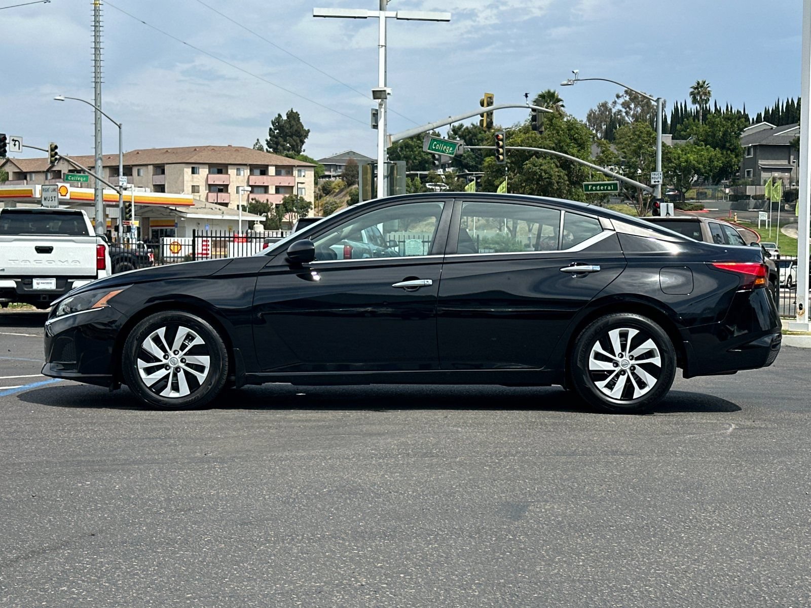 Used 2024 Nissan Altima 2.5 S FWD image 2