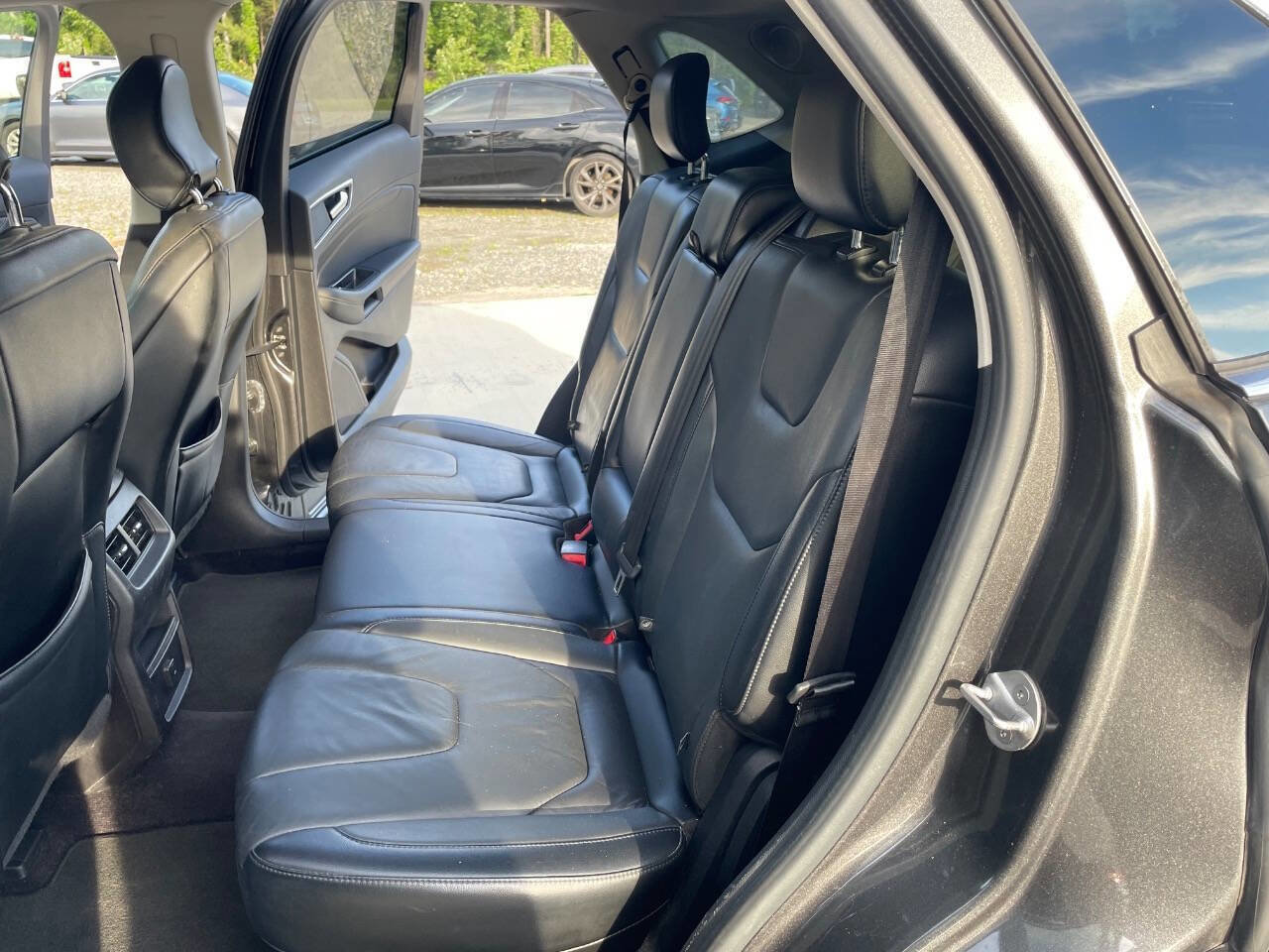 Used 2017 Ford Edge Titanium FWD image 28