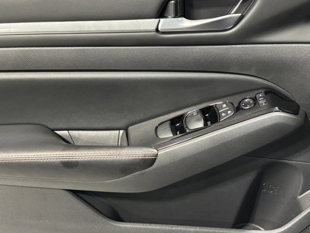 Used 2024 Nissan Altima 2.5 SR FWD image 10