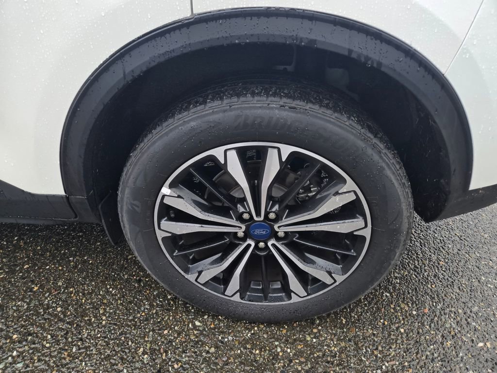 Used 2022 Ford Escape SE w/ SE Sport Appearance Package image 9