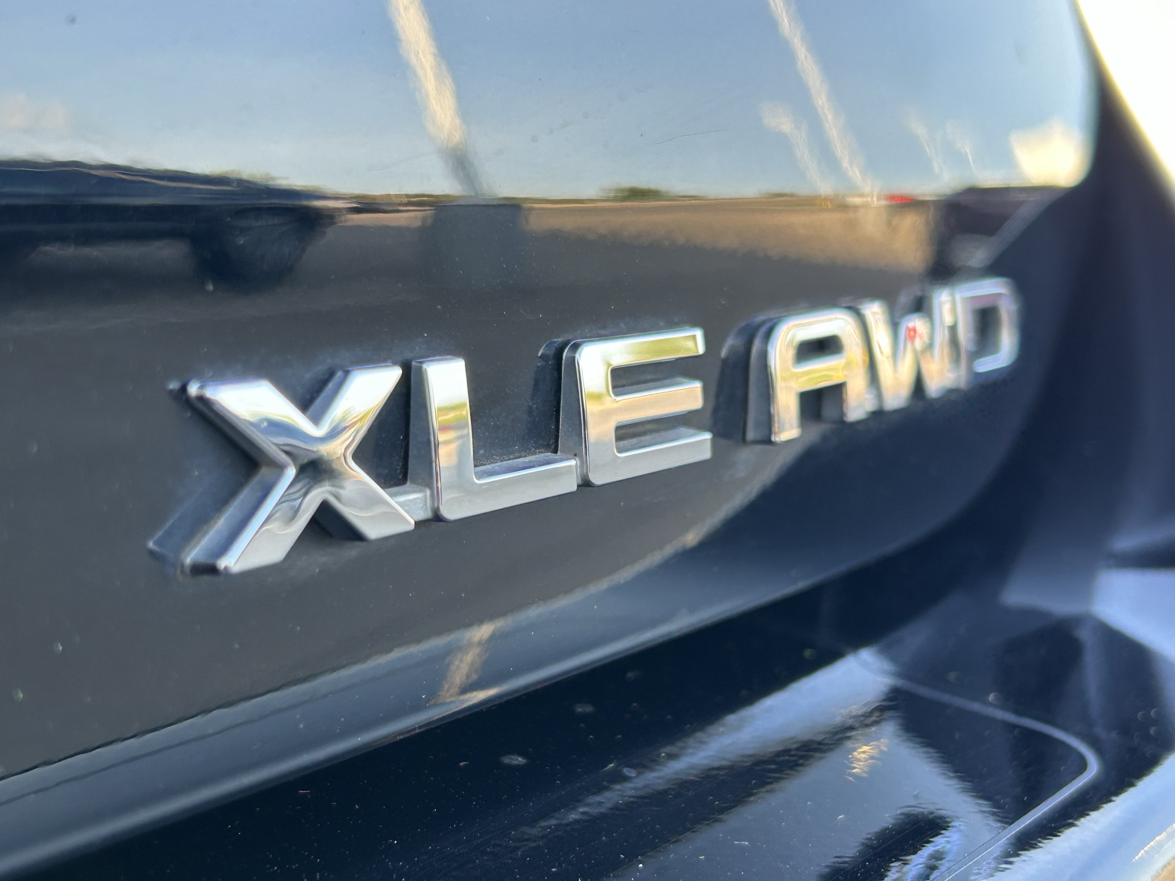 Used 2023 Toyota Highlander XLE AWD/4WD image 9