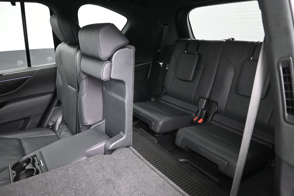 Used 2023 Lexus LX 600 4WD w/ Luxury Package image 12