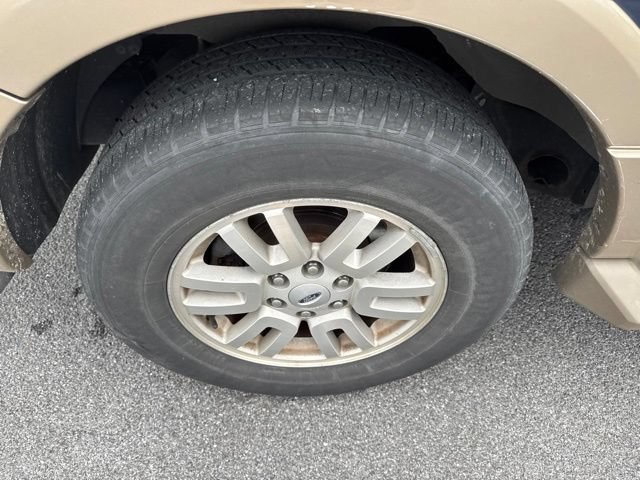 Used 2014 Ford Expedition EL XLT w/ Equipment Group 202A AWD/4WD image 9