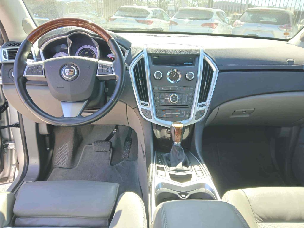 Used 2010 Cadillac SRX Luxury image 12