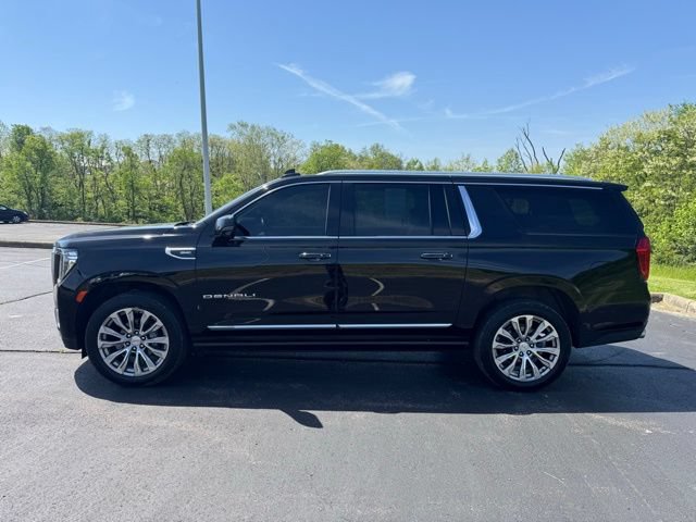 Used 2023 GMC Yukon XL Denali AWD/4WD image 6