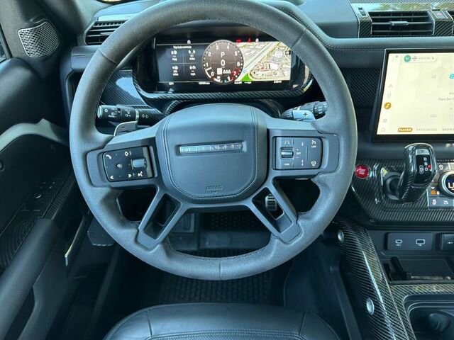 Used 2023 Land Rover Defender 90 V8 AWD/4WD image 18