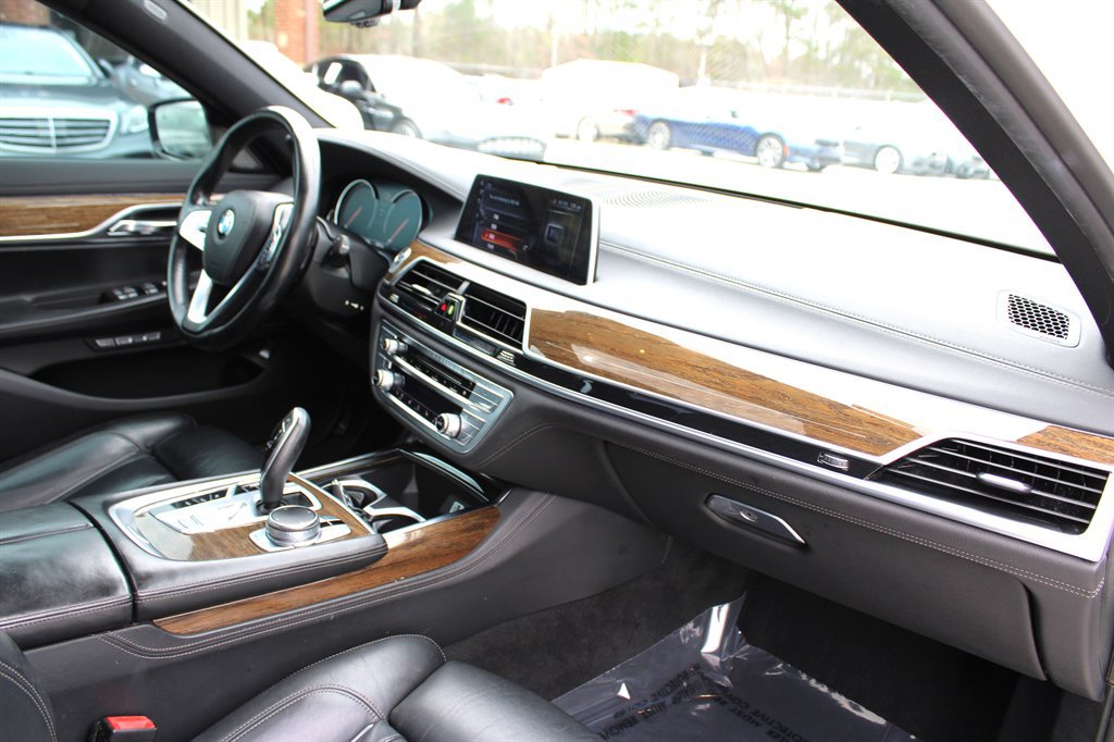 Used 2016 BMW 750i xDrive AWD/4WD image 17