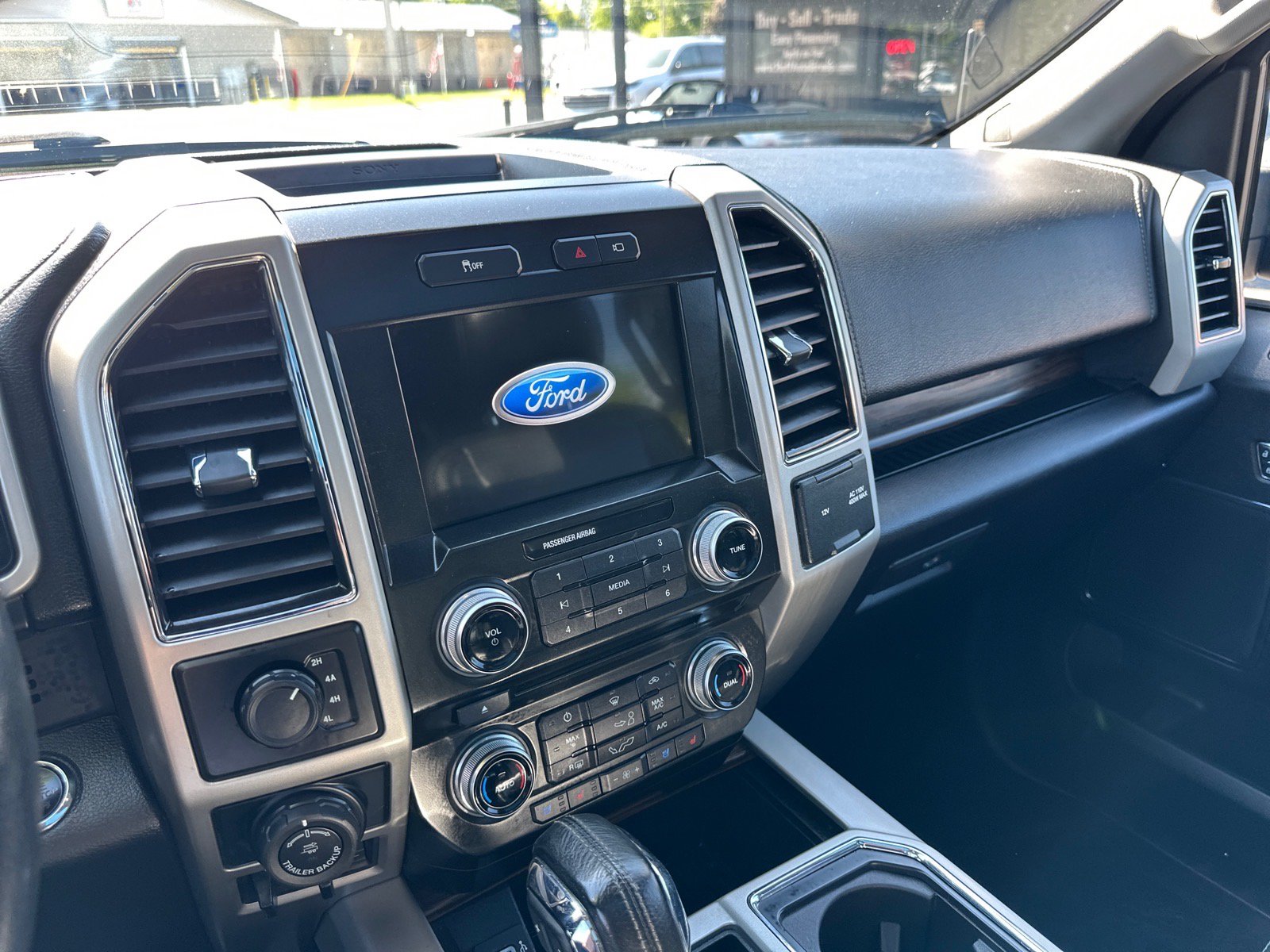 Used 2017 Ford F150 Lariat w/ Equipment Group 502A Luxury AWD/4WD image 35