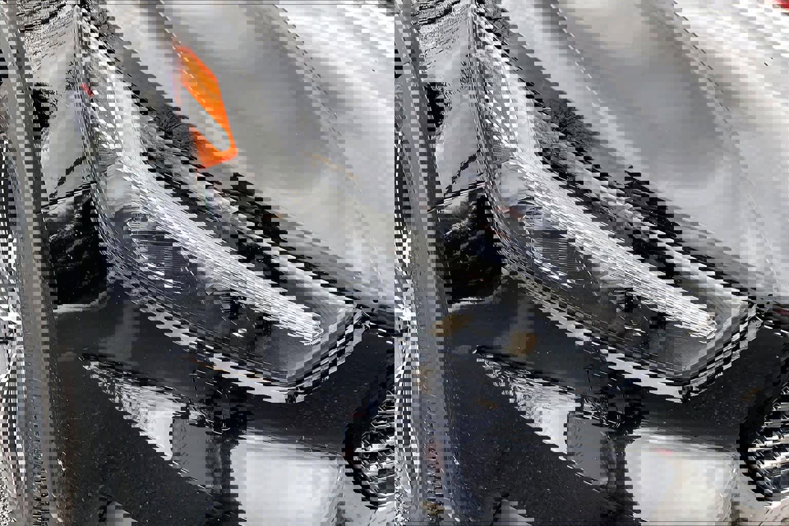 Used 2021 Volvo XC40 T5 R-Design w/ Advanced Package image 28