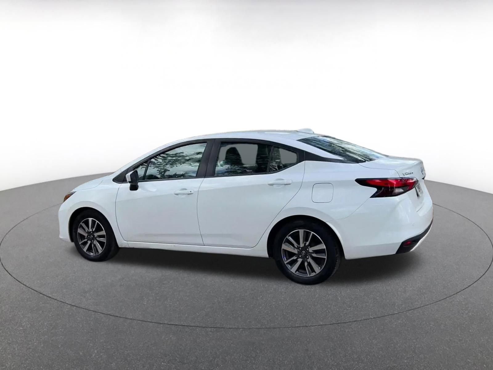 Used 2025 Nissan Versa SV FWD image 10