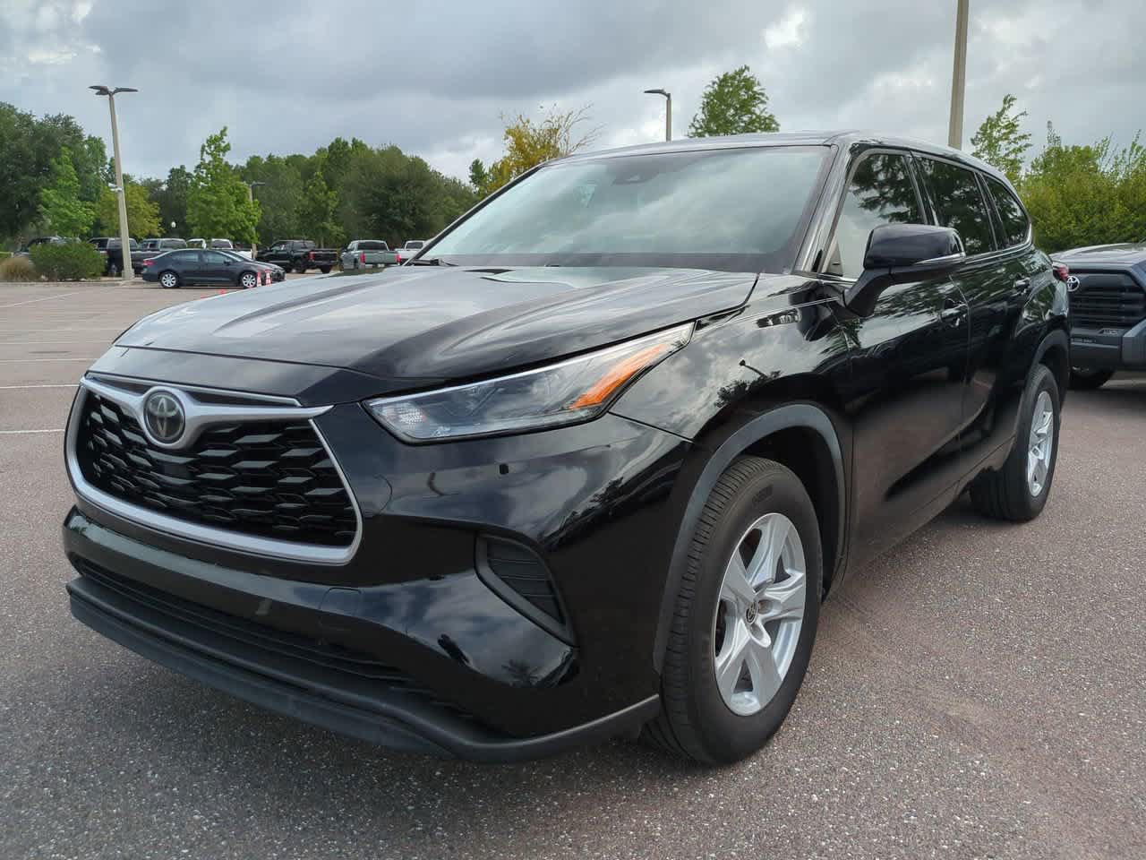 Certified 2021 Toyota Highlander L FWD image 2