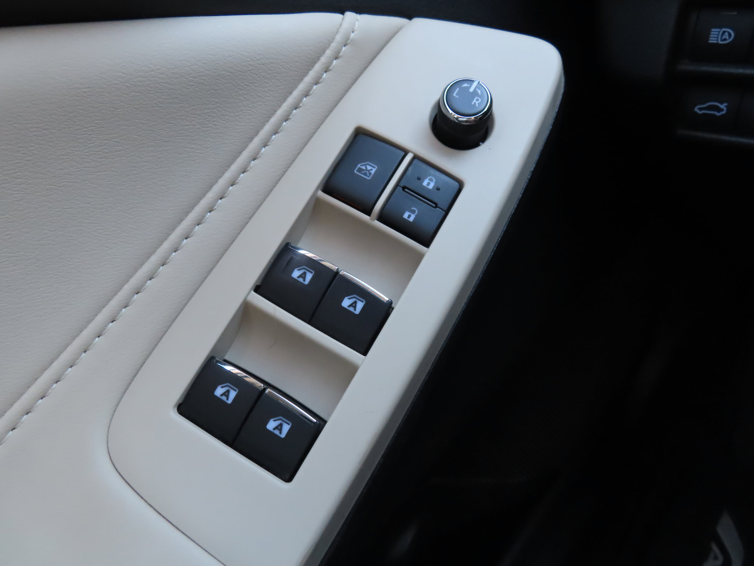 Used 2021 Toyota Avalon XLE image 17