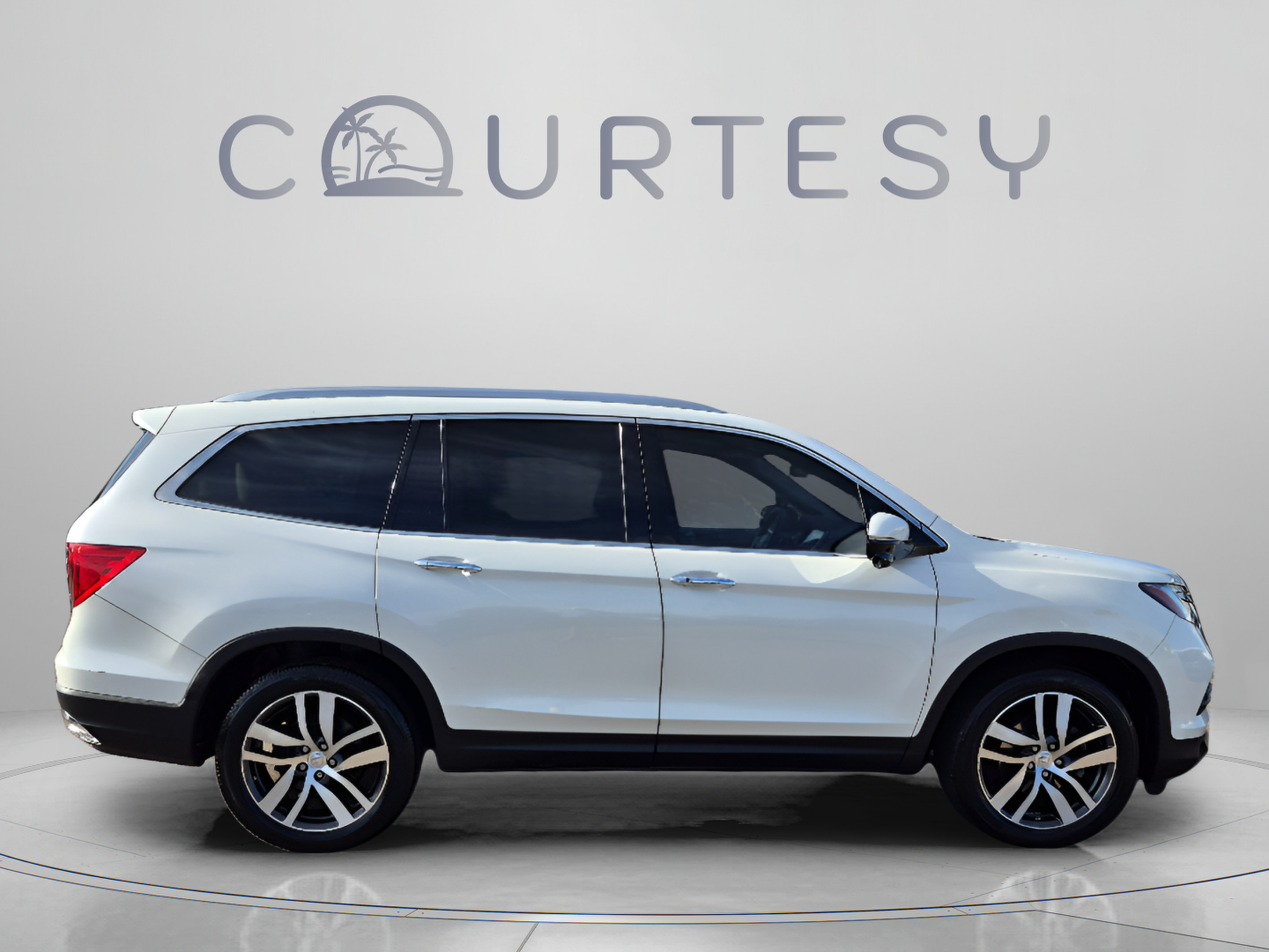 Used 2017 Honda Pilot Touring image 6