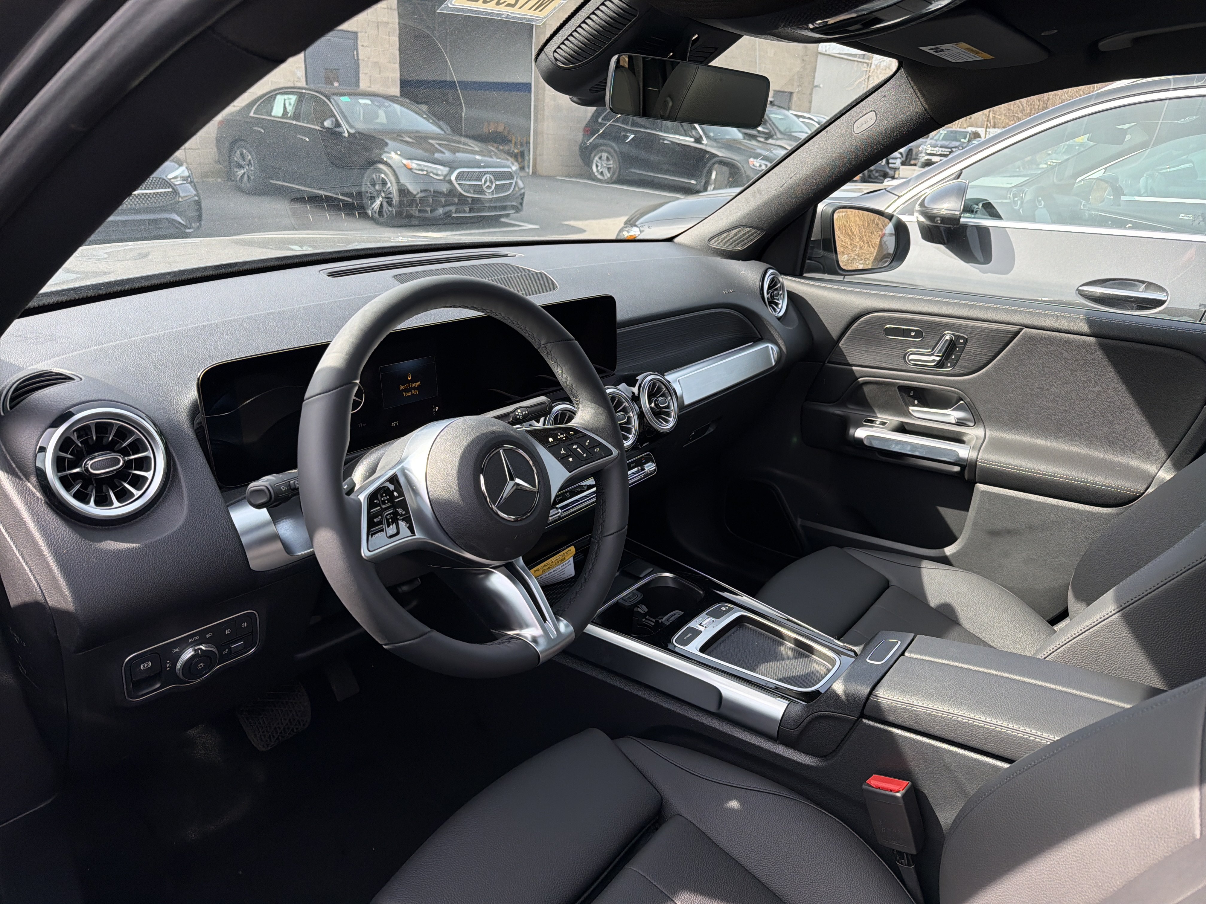 Used 2026 Mercedes-Benz GLB 250 4MATIC image 9