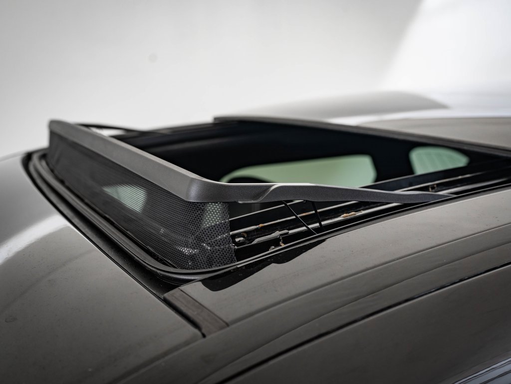 Used 2022 Land Rover Range Rover Velar S image 14