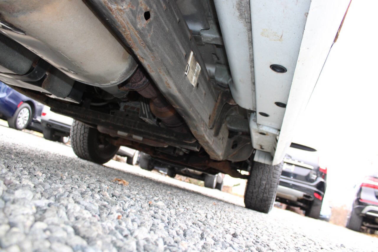 Used 2015 Chevrolet Express 2500 image 26