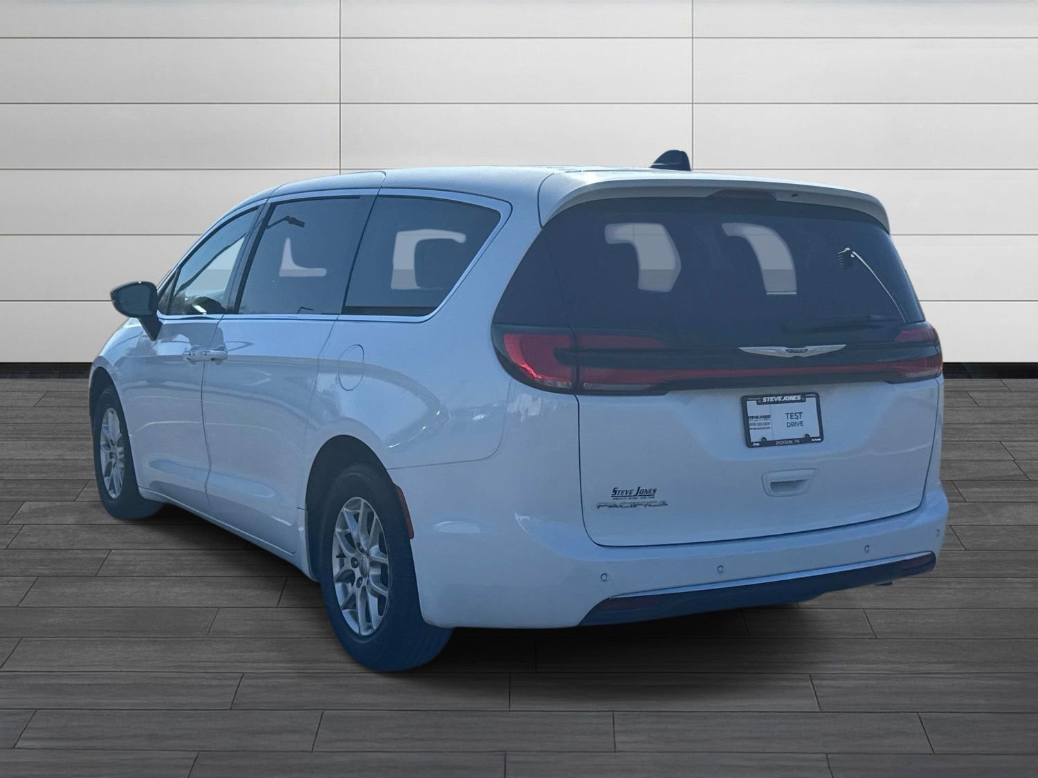 Used 2024 Chrysler Pacifica Touring-L image 6