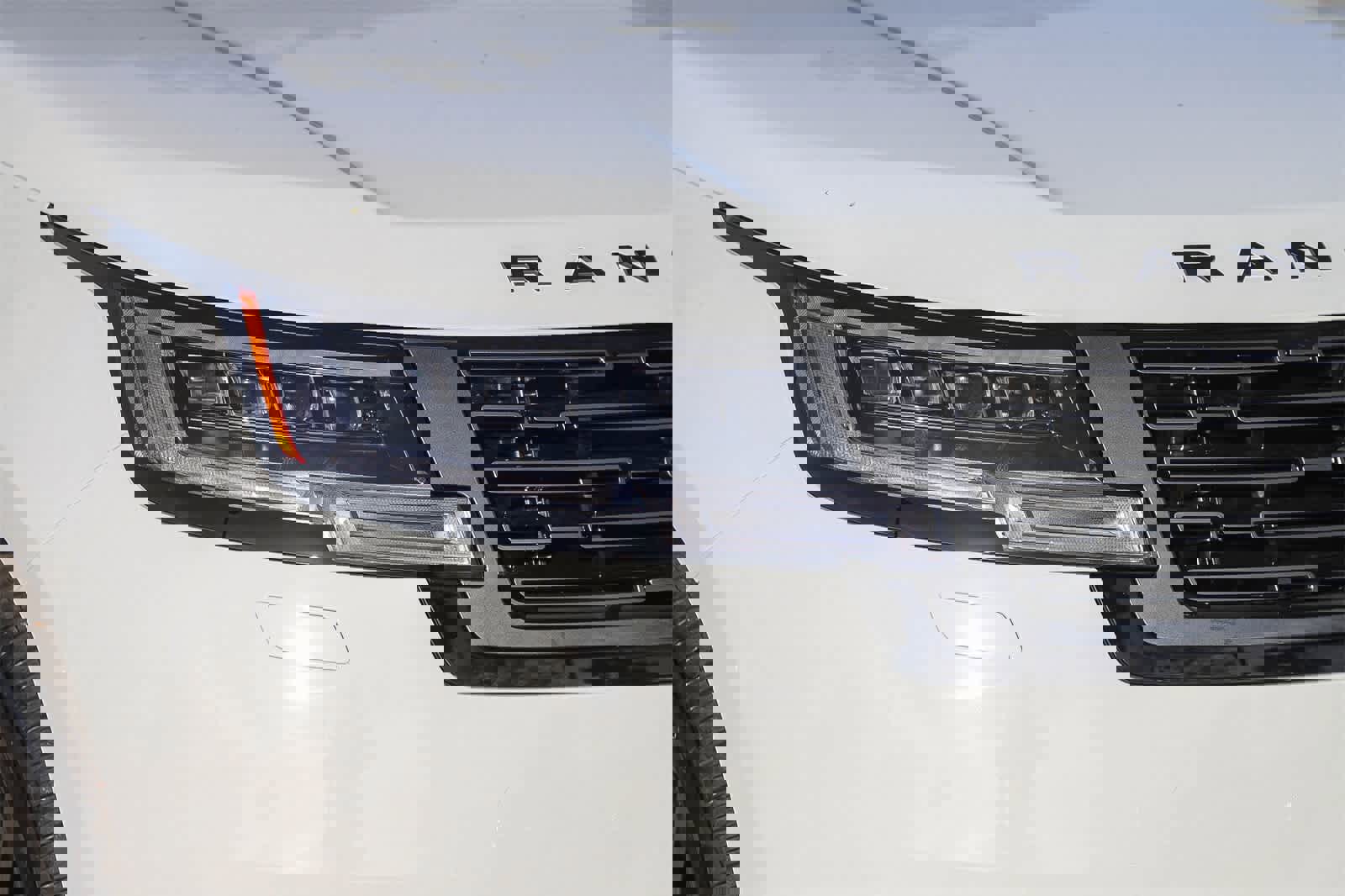 New 2026 Land Rover Range Rover SE image 4