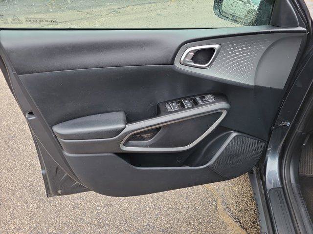 Used 2022 Kia Soul LX image 14