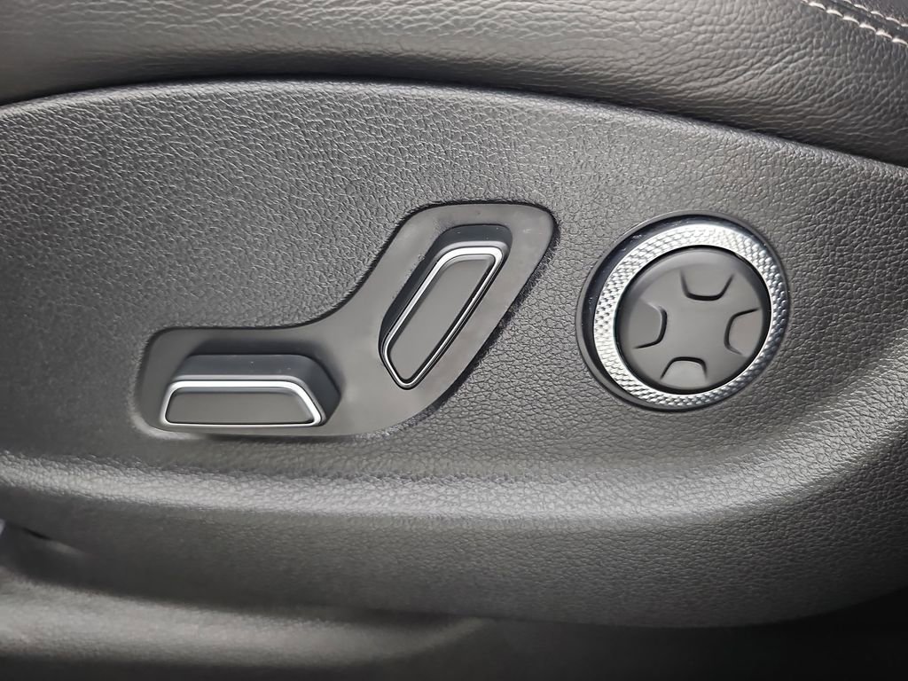 Used 2023 Genesis GV70 2.5T w/ Select Package image 46