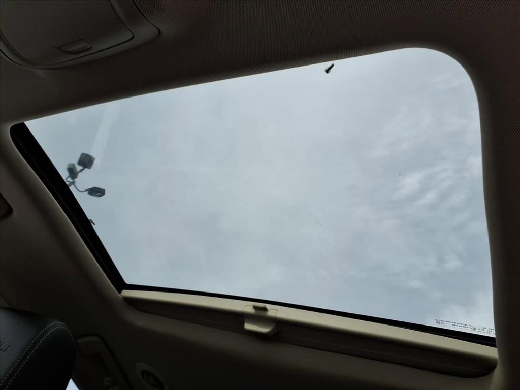 Used 2021 GMC Acadia Denali w/ Denali Technology Package image 15