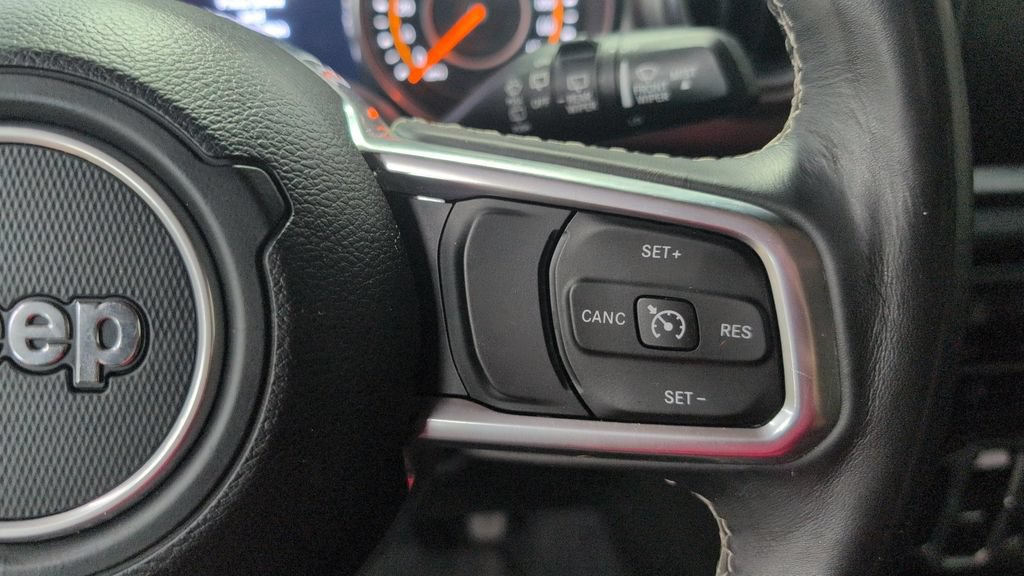 Used 2018 Jeep Wrangler Unlimited Sahara w/ Uconnect 4C Nav & Sound Group AWD/4WD image 11