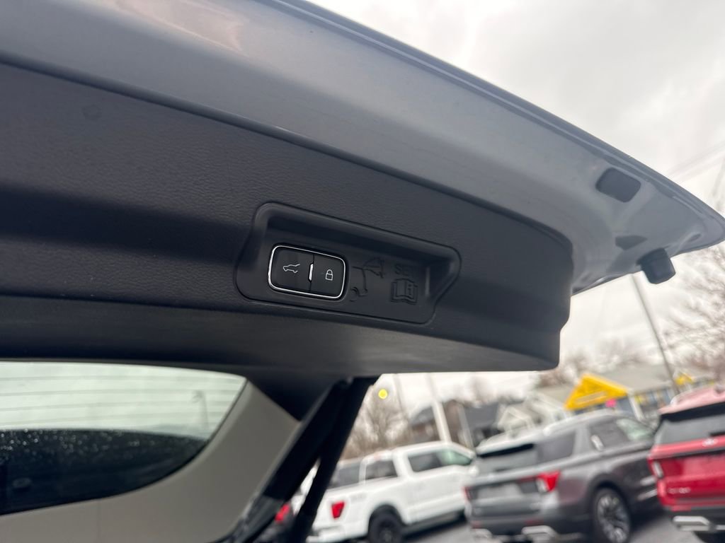 Used 2025 Ford Explorer Active w/ Active Comfort Package image 14
