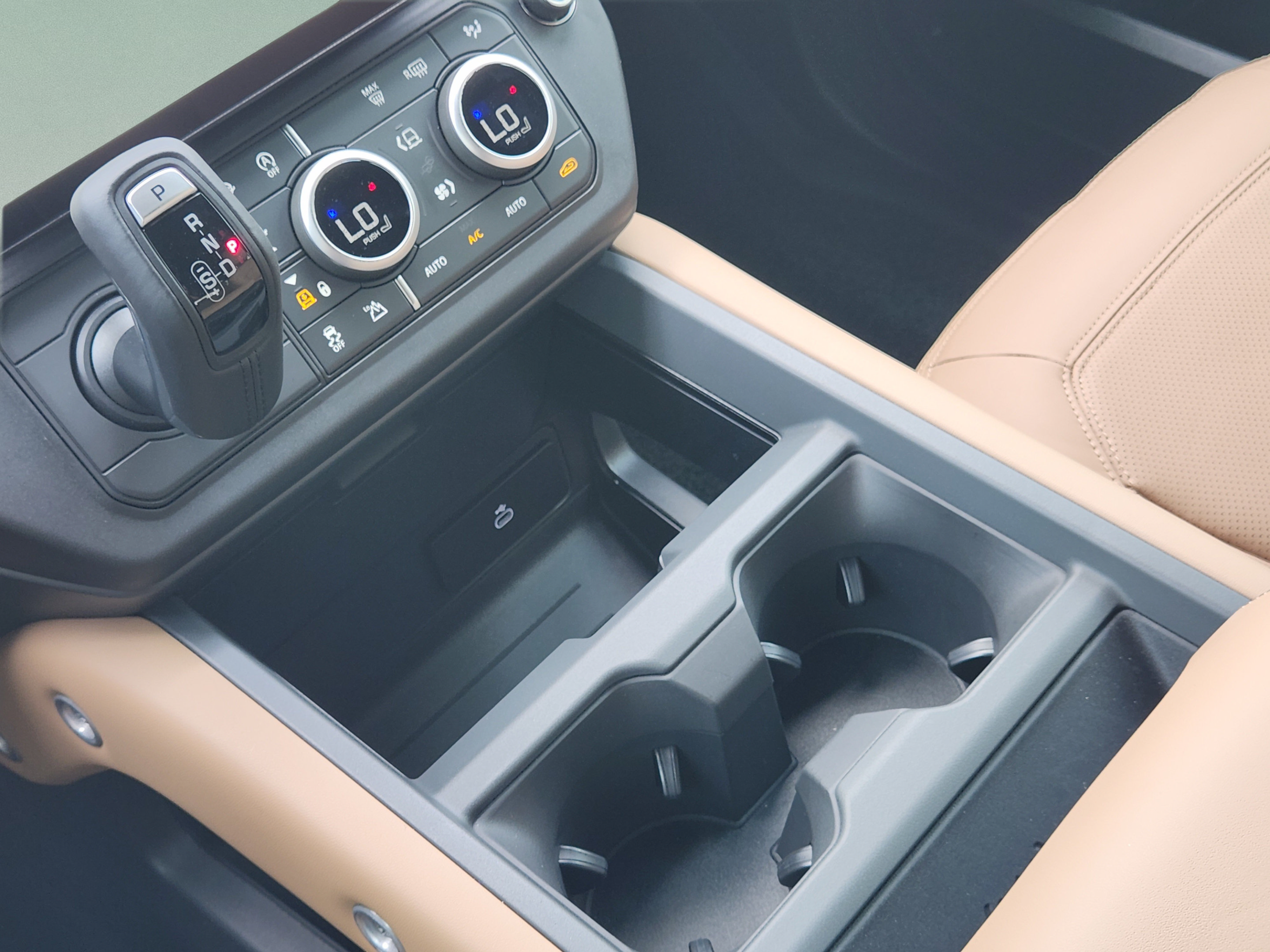 New 2026 Land Rover Defender 110 X-Dynamic SE AWD/4WD image 16