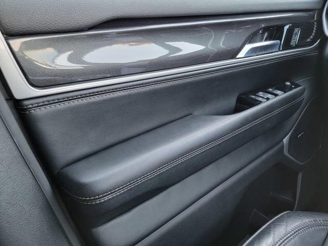 Certified 2024 Jeep Wagoneer L Base w/ Rear Seat Video Group 1 image 38